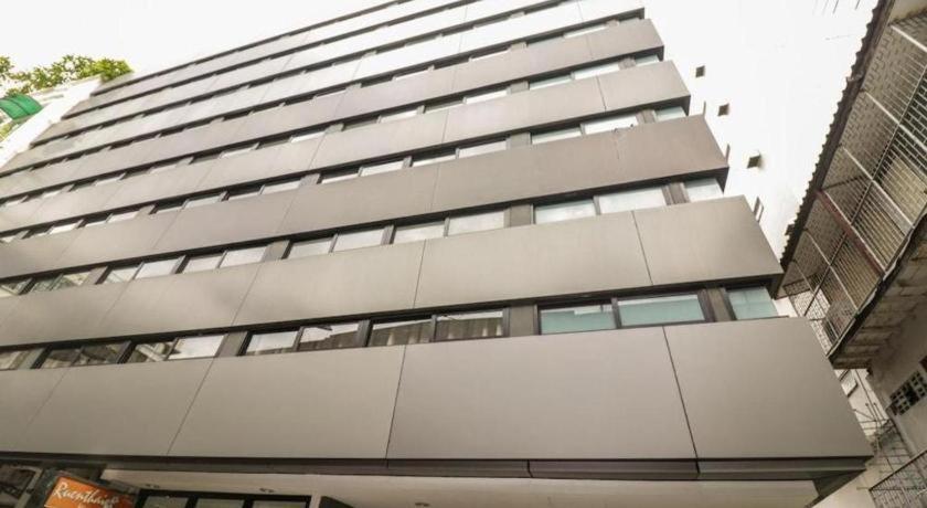 Oyo 225 Premier Place Hotel