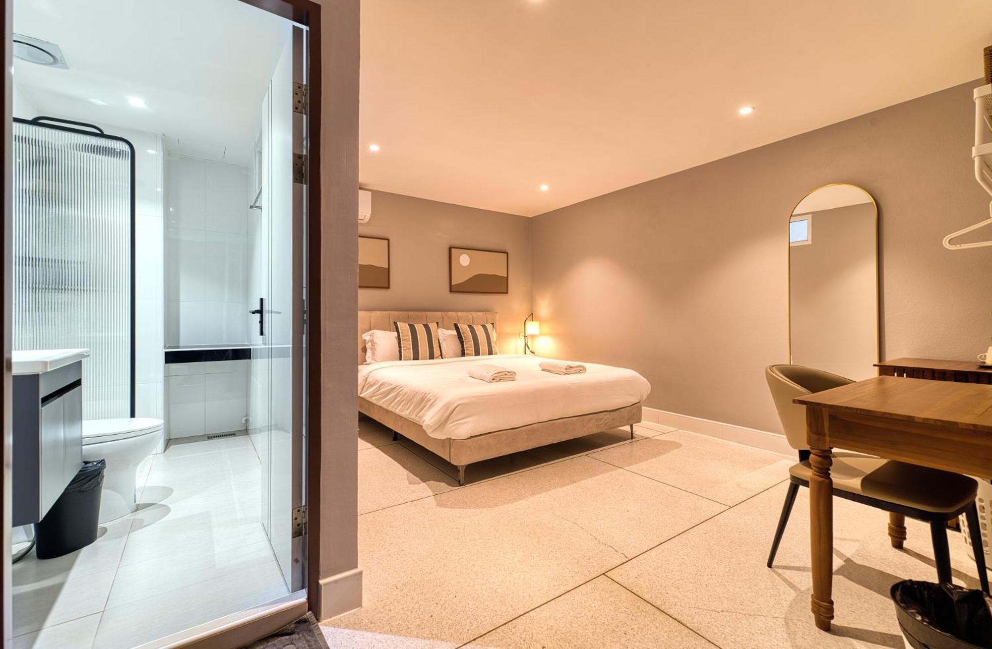 Aparthotel Ab House *
