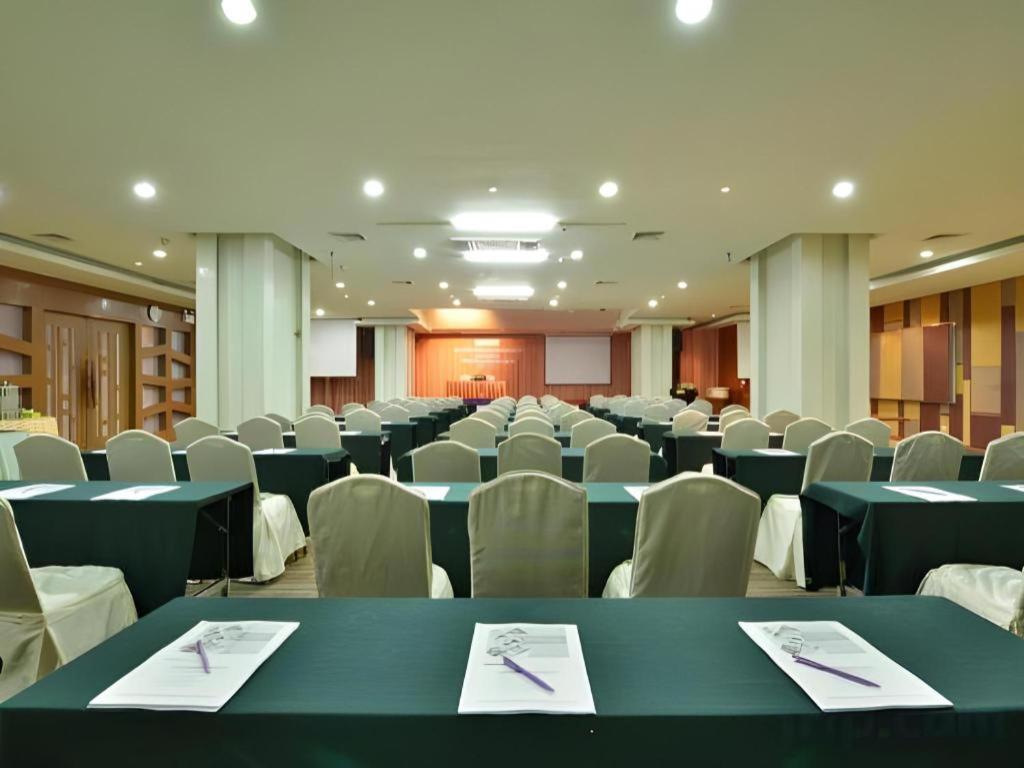 Hip Hotel