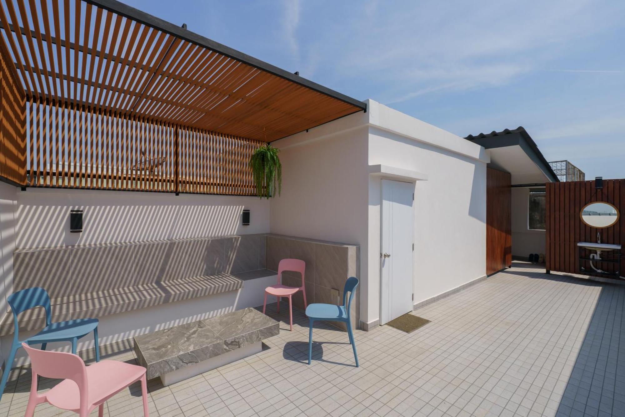 Holiday home New Stylish Modern 4br 12pax 200m Bts Phrakhanong Bangkok