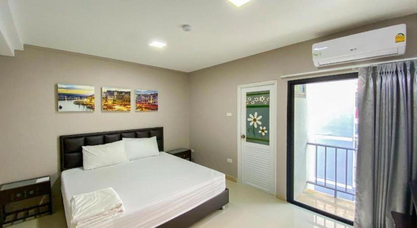 Delighted Hotel