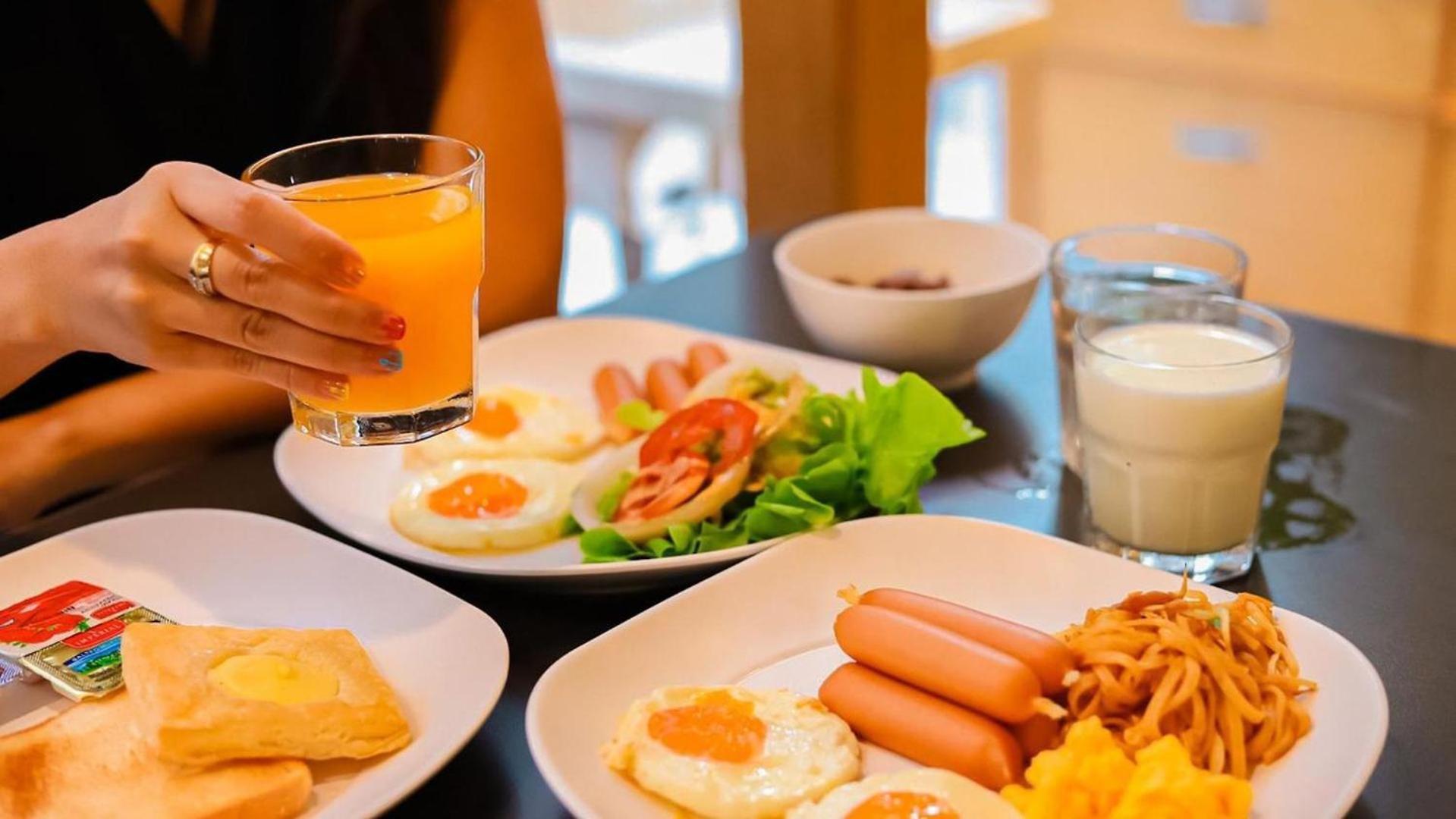 Hotel The Riski At Bangphlat Station Sha Bangkok