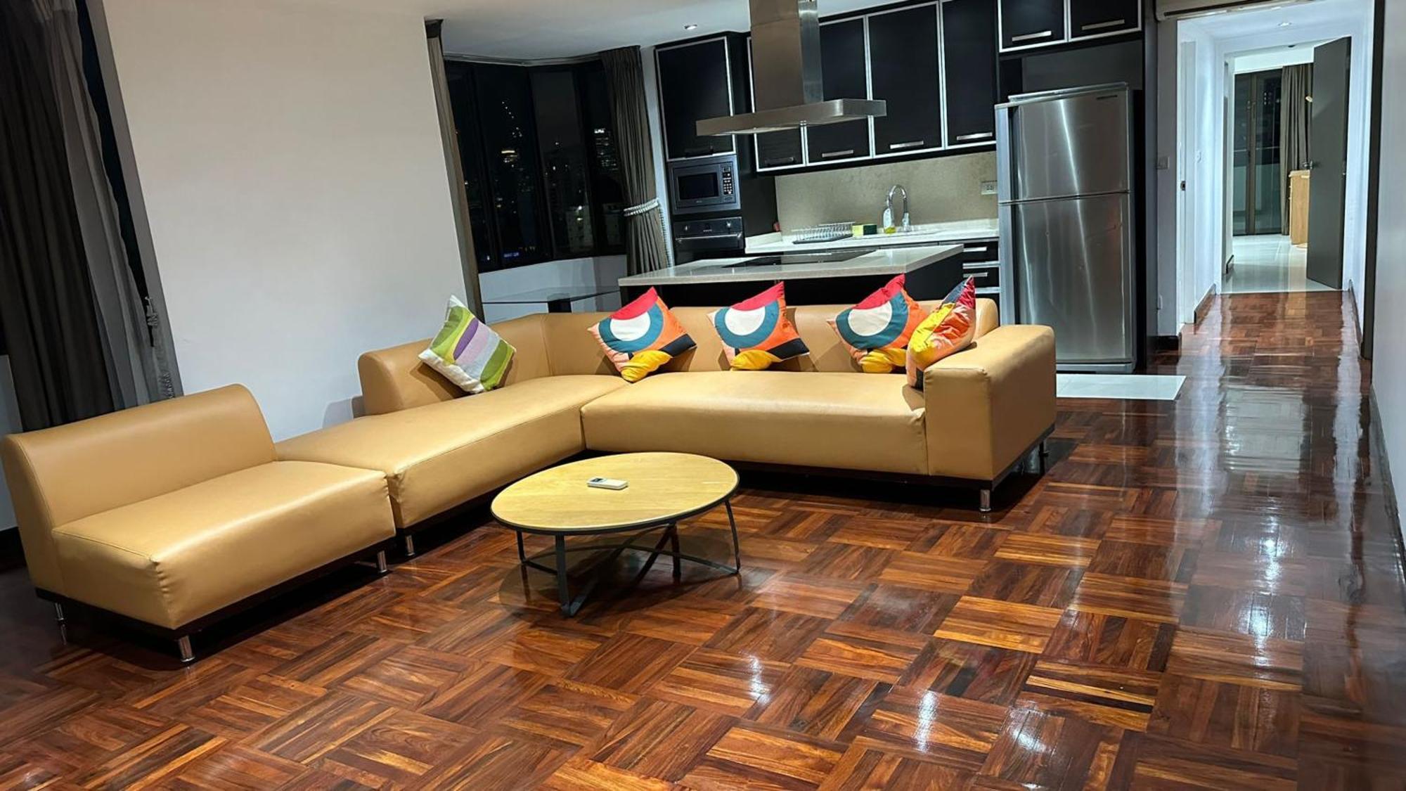 Spacious 1,2 & 3 Bedroom Serviced Apartments Omni - Nana Bts Apartment *