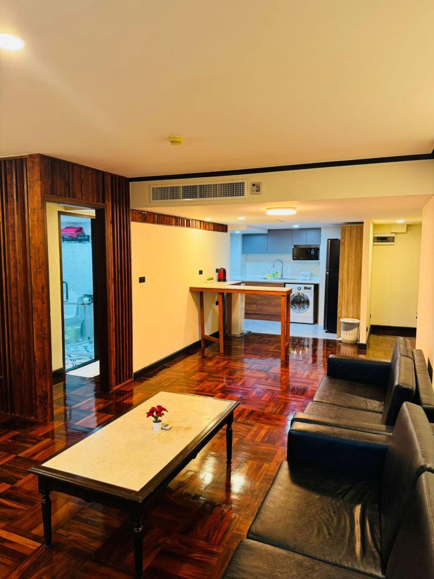 Spacious 1,2 & 3 Bedroom Serviced Apartments Omni - Nana Bts Bangkok