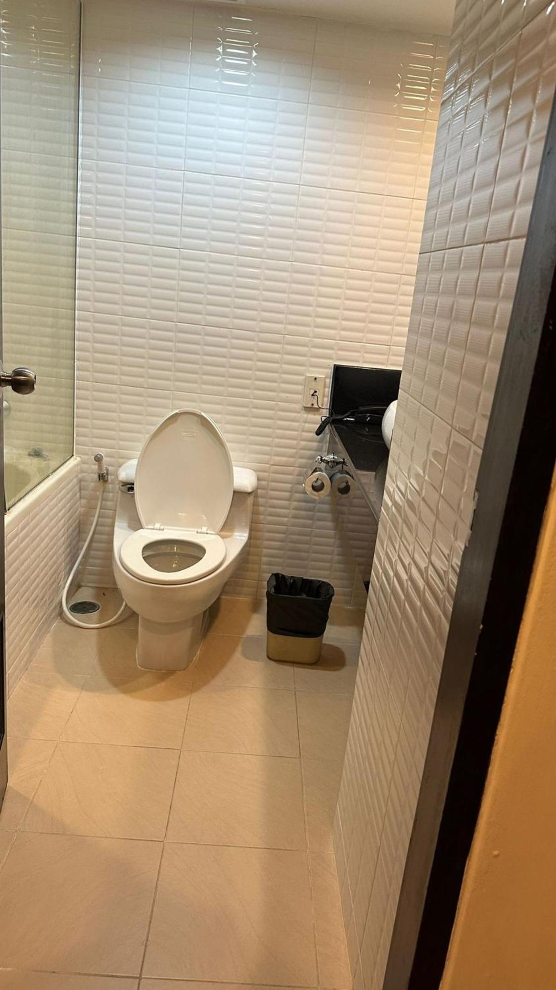 Spacious 1,2 & 3 Bedroom Serviced Apartments Omni - Nana Bts Apartment Bangkok