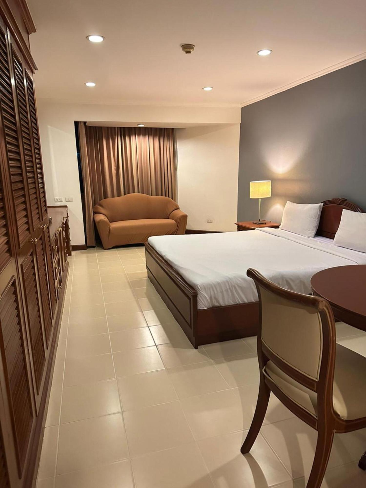 Spacious 1,2 & 3 Bedroom Serviced Apartments Omni - Nana Bts Apartment
