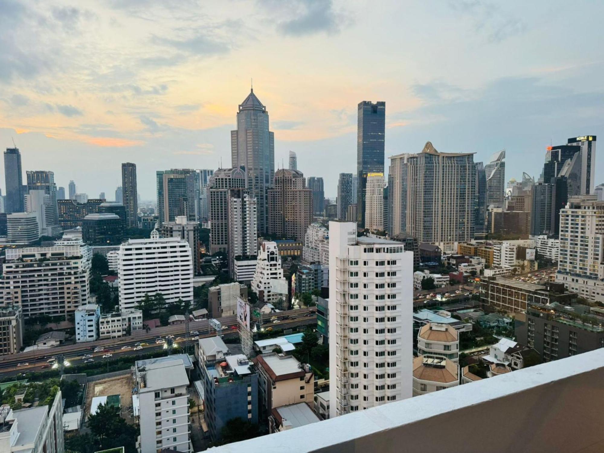 Spacious 1,2 & 3 Bedroom Serviced Apartments Omni - Nana Bts * Bangkok