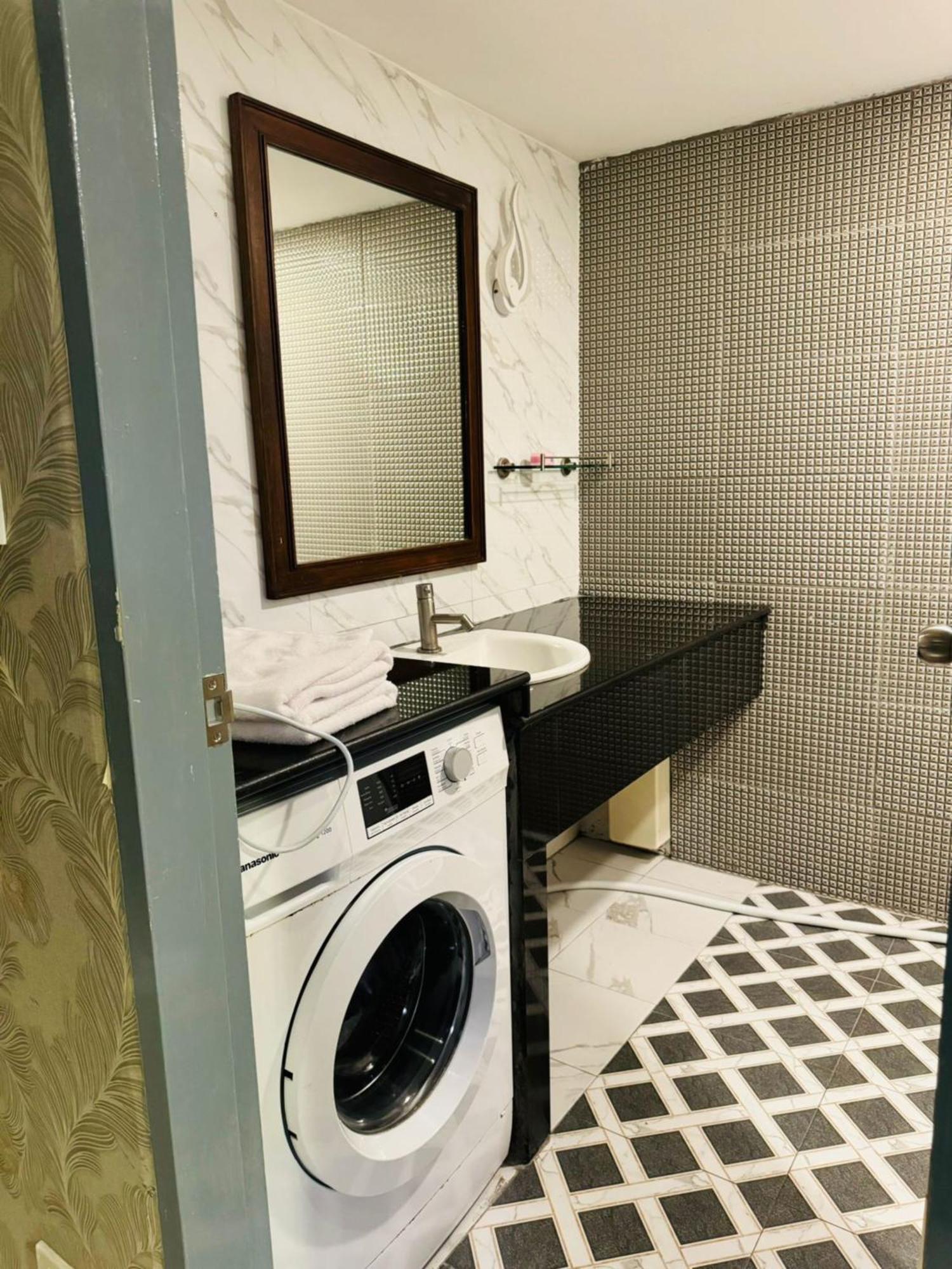 Spacious 1,2 & 3 Bedroom Serviced Apartments Omni - Nana Bts Bangkok