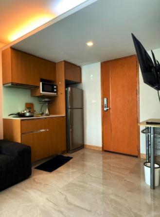 The Cosmos Suites Huge 1Br Condo - Nana Bangkok Apartment *