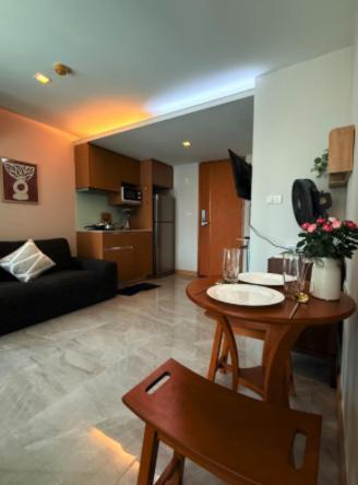 The Cosmos Suites Huge 1Br Condo - Nana Bangkok