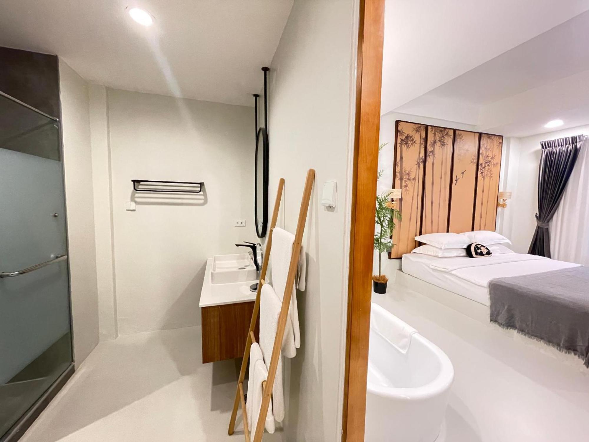Yolo Boutique Hotel 3*