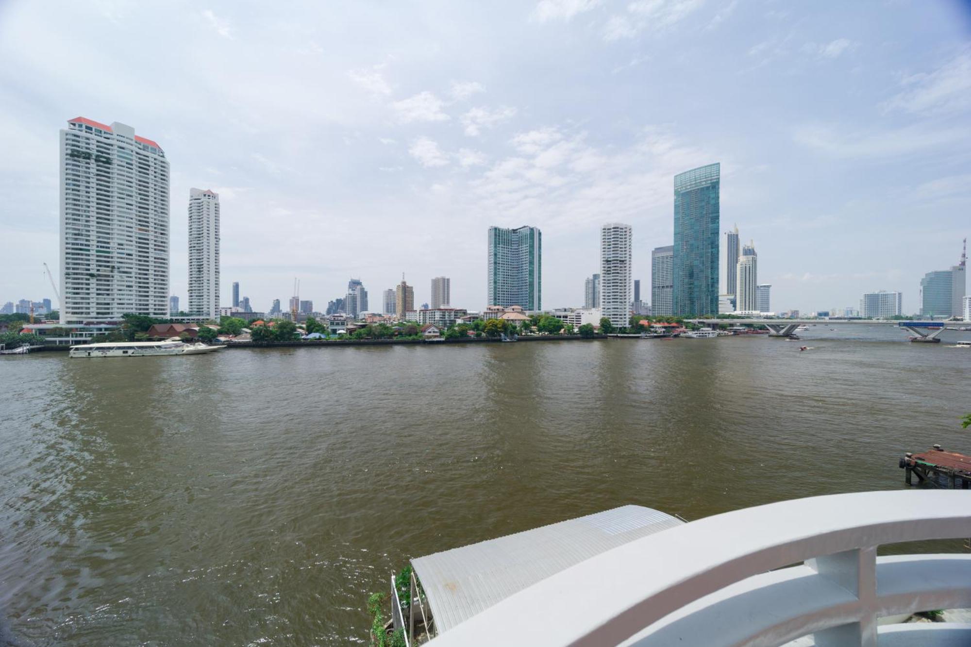 Beat Warii At Chaophraya River *