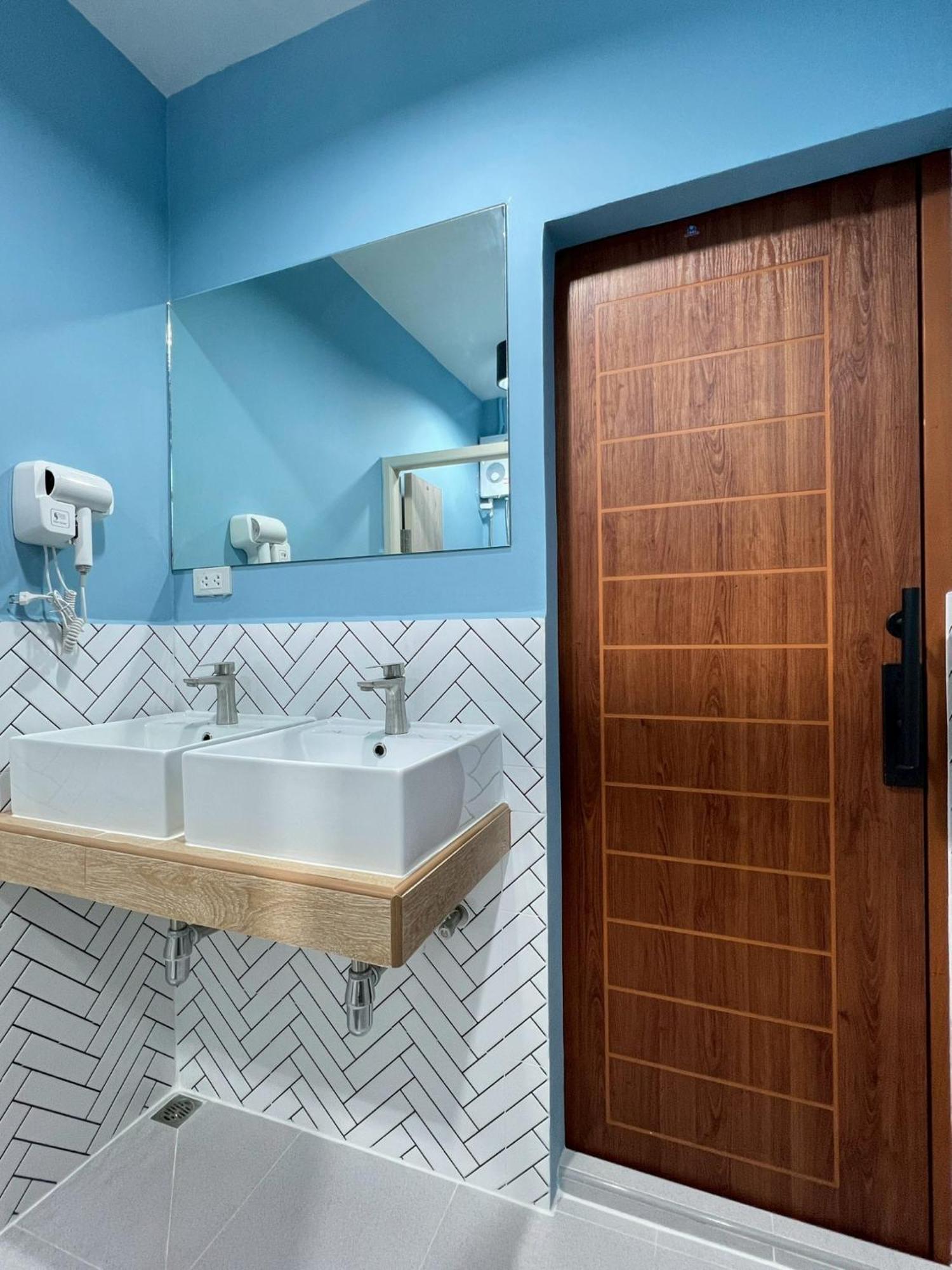 Hostel Ease At Sathorn And Coworking Space *