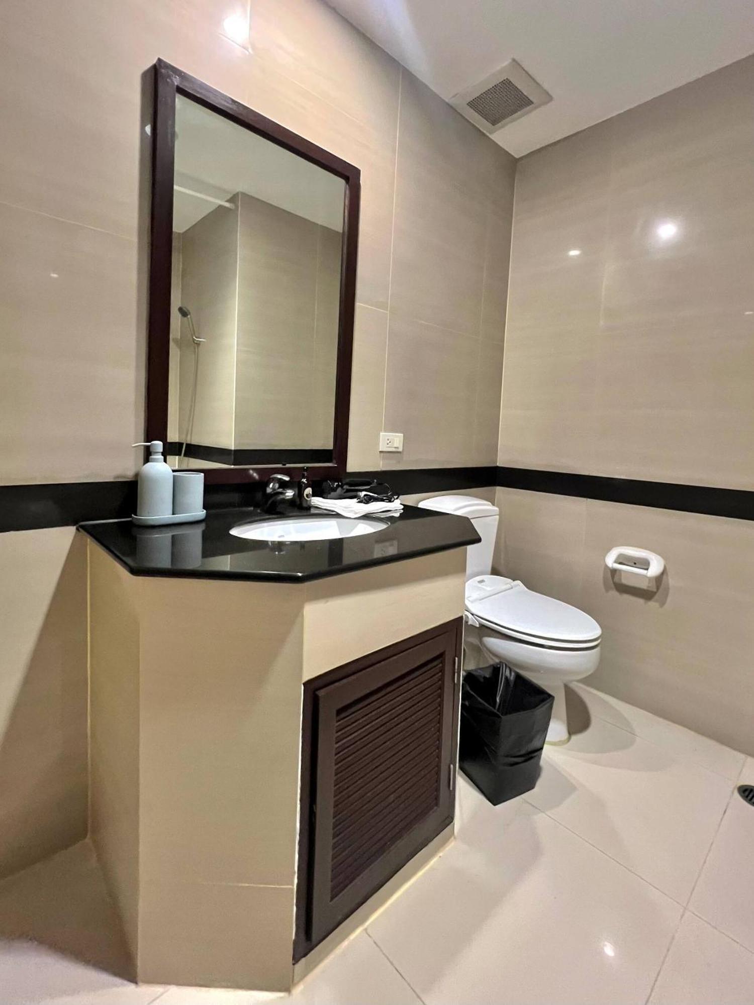 Azure Dreams King Retreat Near Bts & Fast Wifi * Bangkok