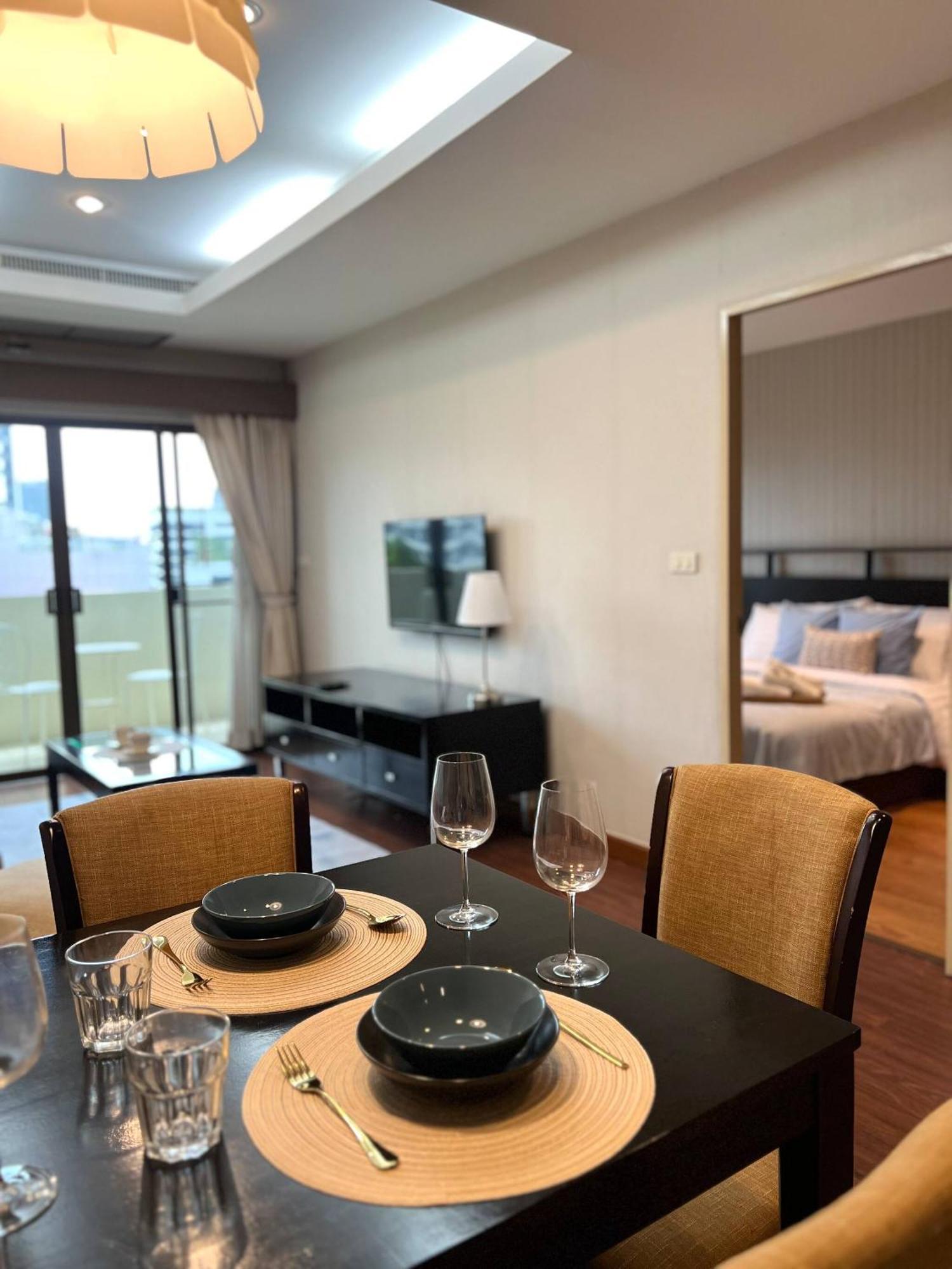 Azure Dreams King Retreat Near Bts & Fast Wifi *