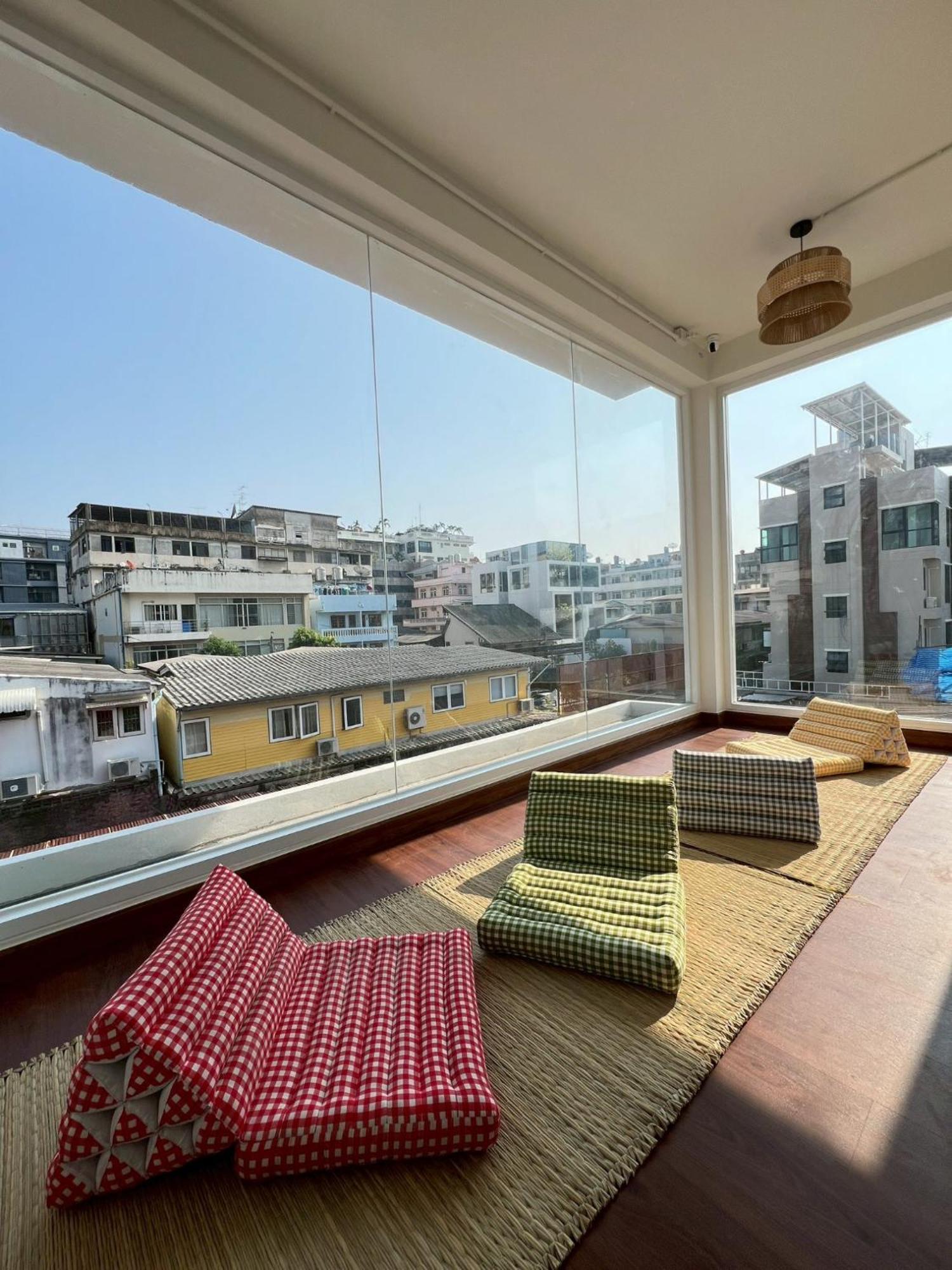 Hostel Ease At Sathorn And Coworking Space