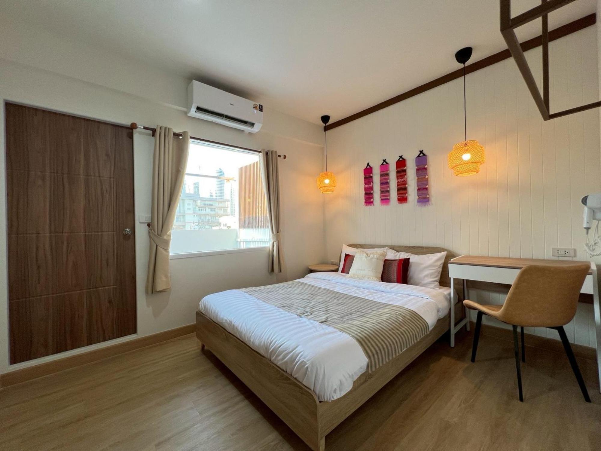 Hostel Ease At Sathorn And Coworking Space