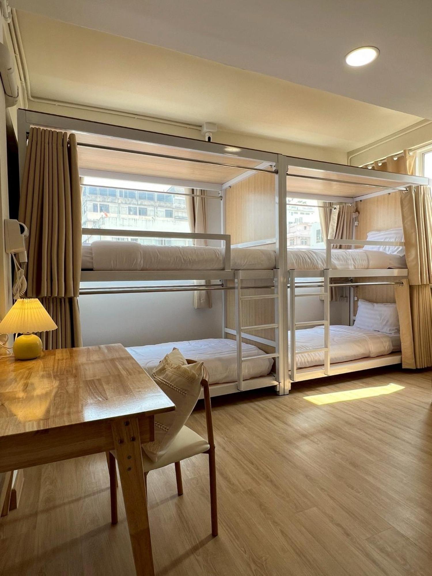 Ease At Sathorn And Coworking Space Hostel Bangkok