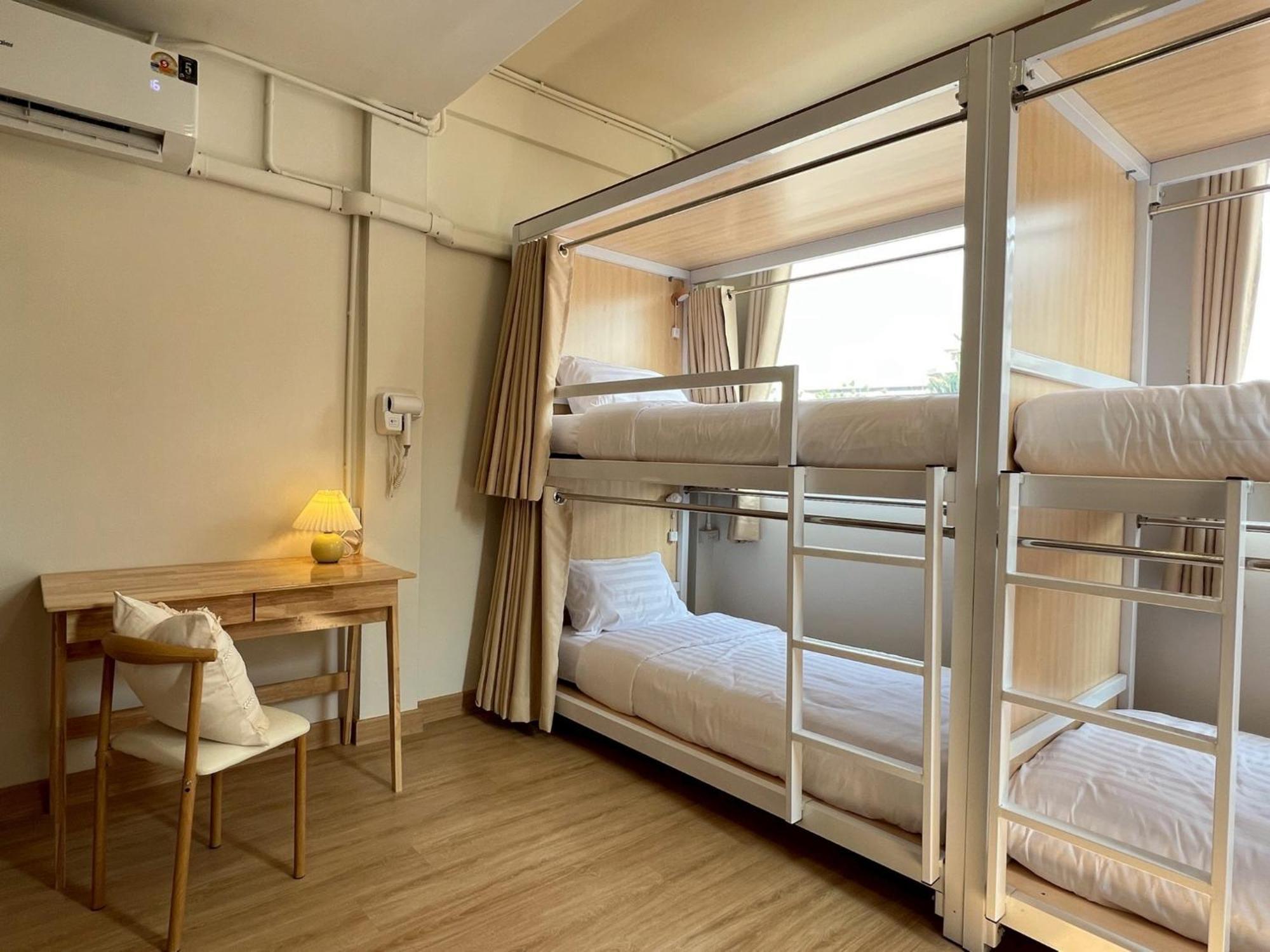 Hostel Ease At Sathorn And Coworking Space Bangkok