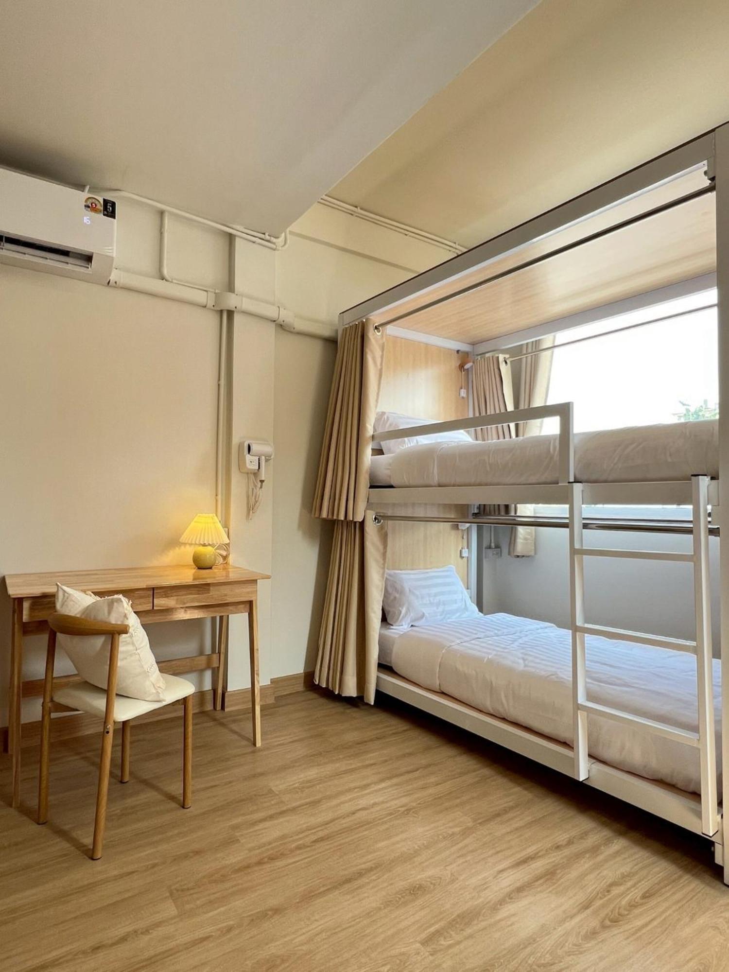 Ease At Sathorn And Coworking Space Hostel