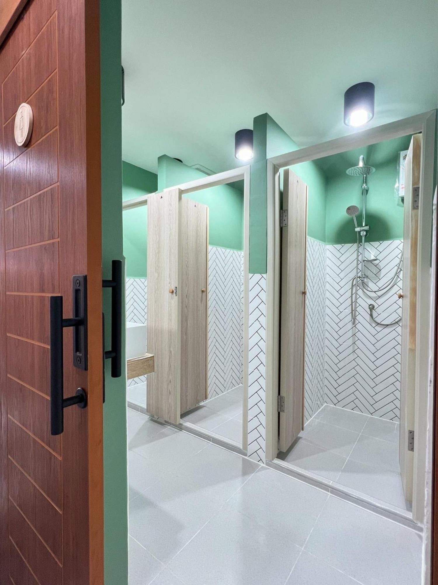 Ease At Sathorn And Coworking Space Hostel *