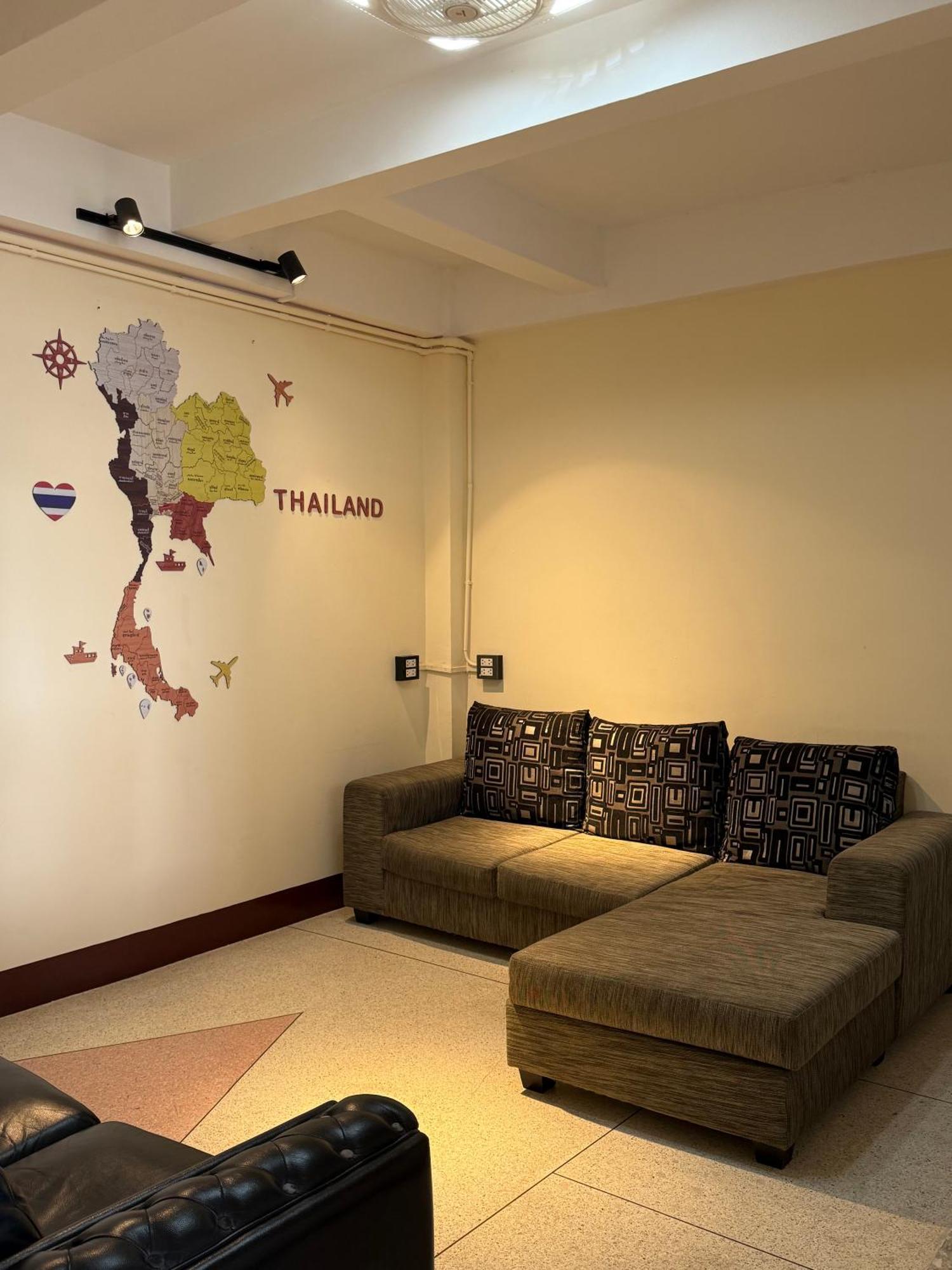 Hostel Baan Nampetch *
