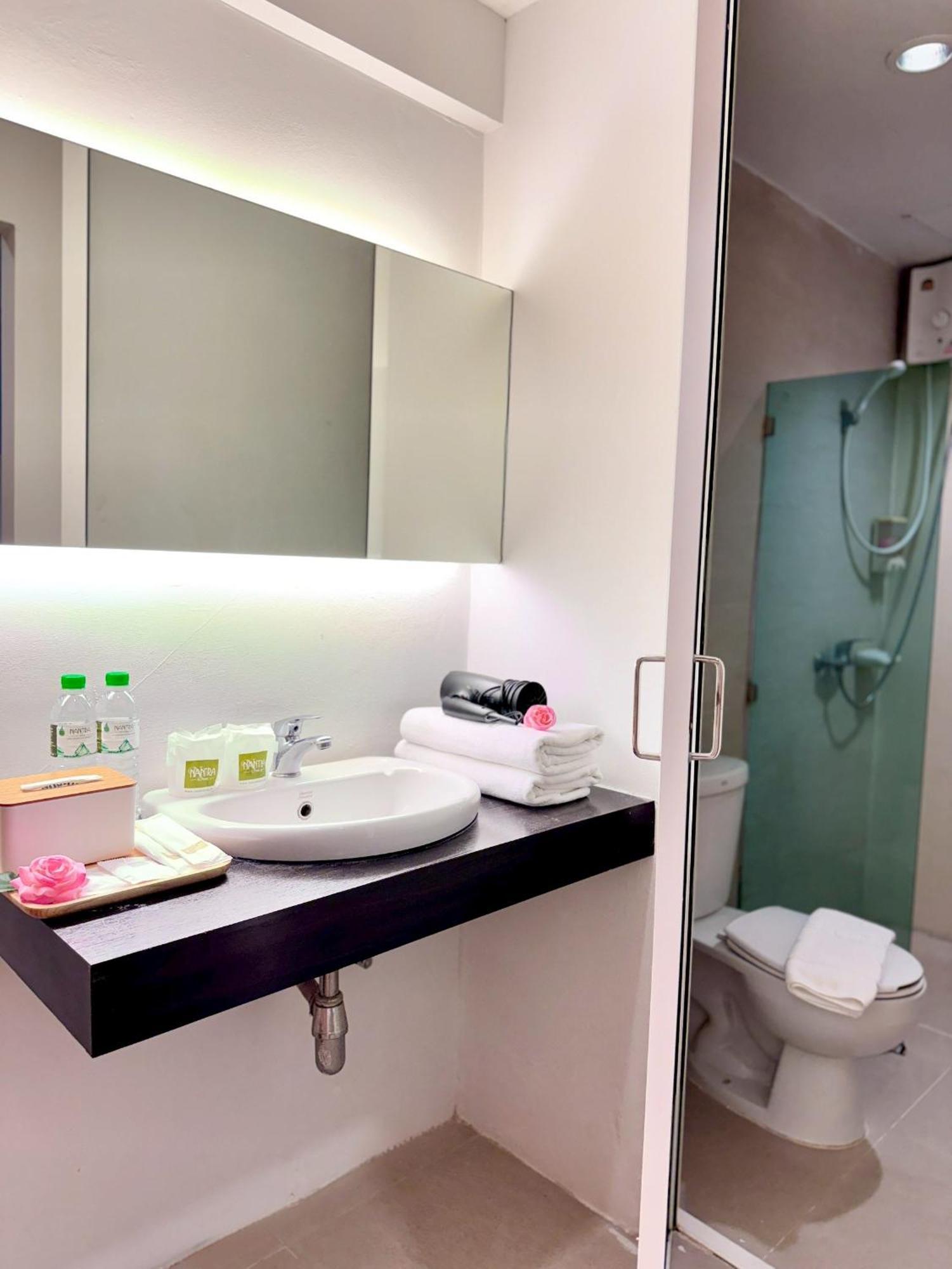 Nantra De Comfort Hotel 3*