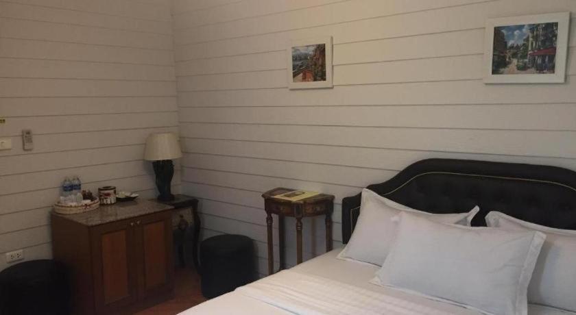 Hotel Ban Thungdang Housetel Bangkok