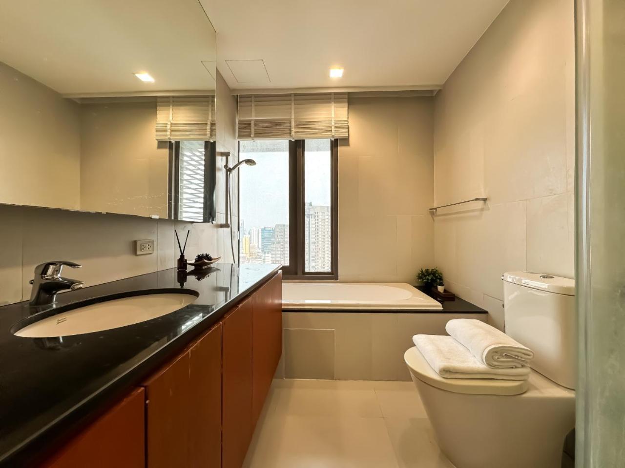 Apartment Spacious High Rise 2br - Ultra Fast Wifi - Phrom Phong Bangkok