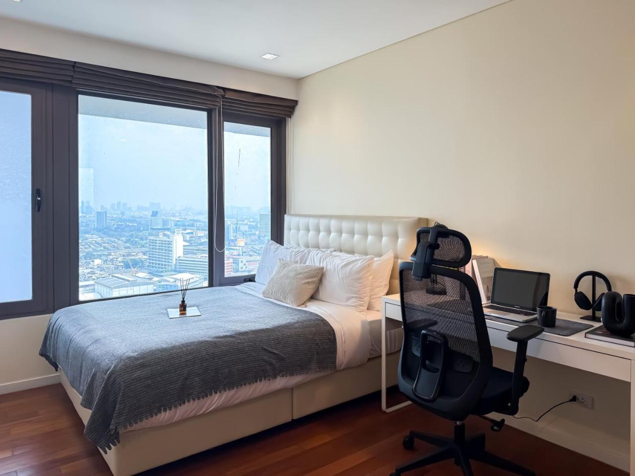 Apartment Spacious High Rise 2br - Ultra Fast Wifi - Phrom Phong Bangkok
