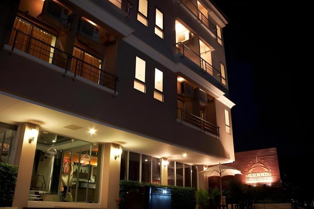 Grand Pinnacle Hotel