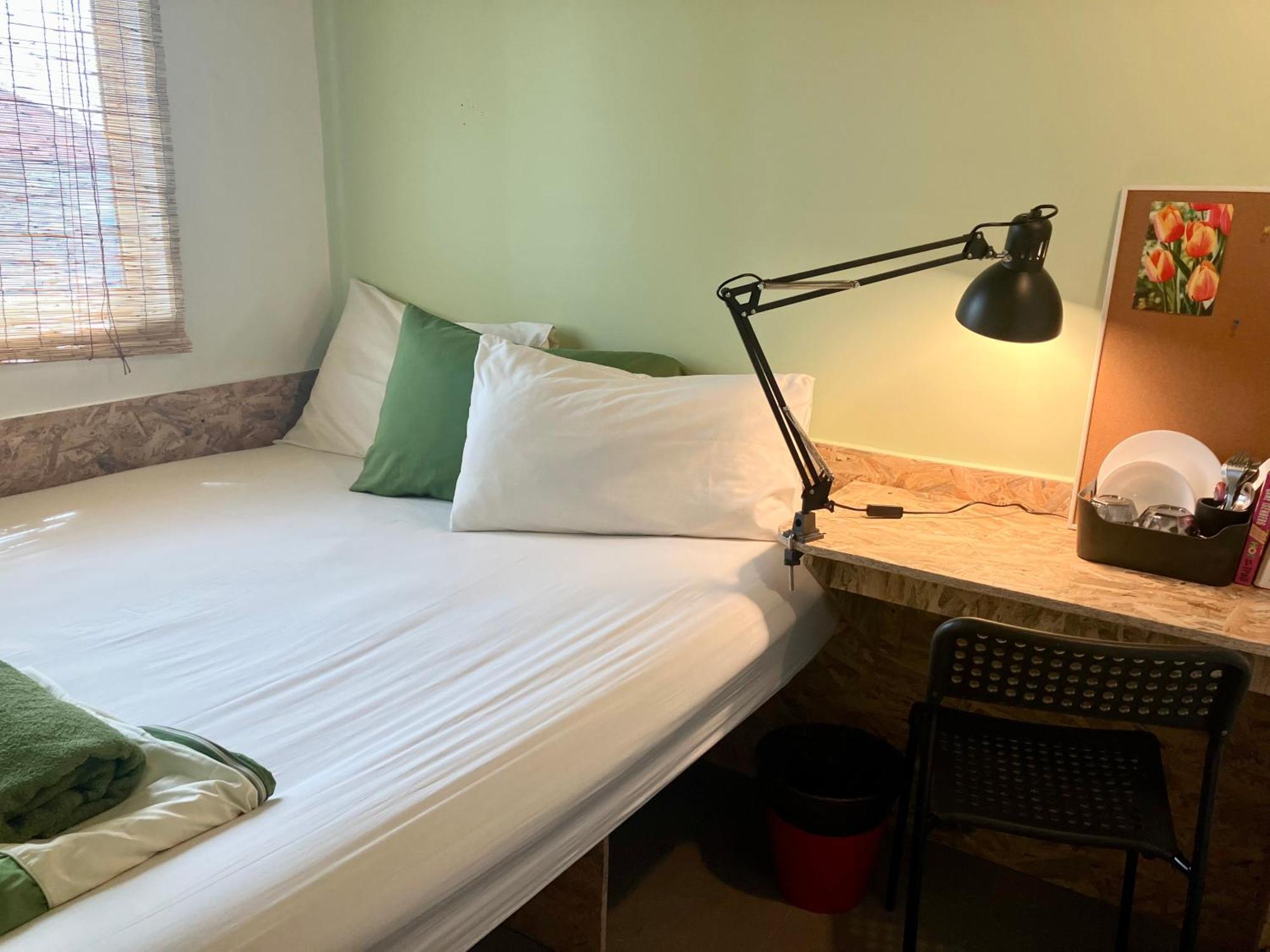 Capsule hotel 326 Podtel At The Breakie Bar