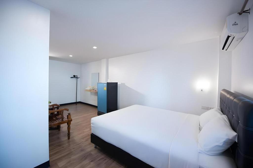 Hoppers Place Donmuang Hostel *