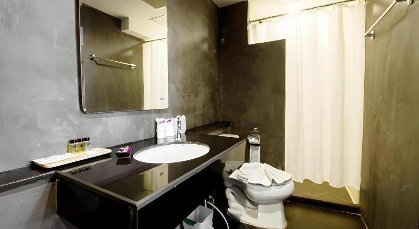 B2 Srinakharin Boutique & Budget Hotel 3*