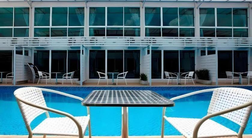 Hotel Pool @donmueang Bangkok