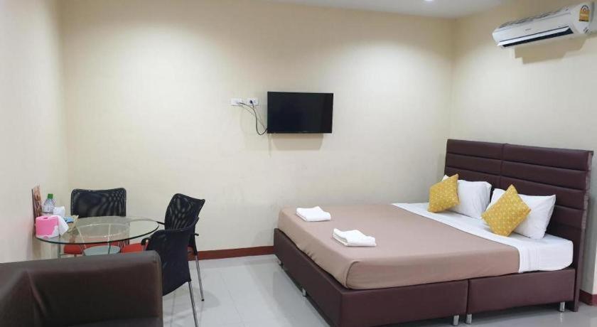 Friends House Resort