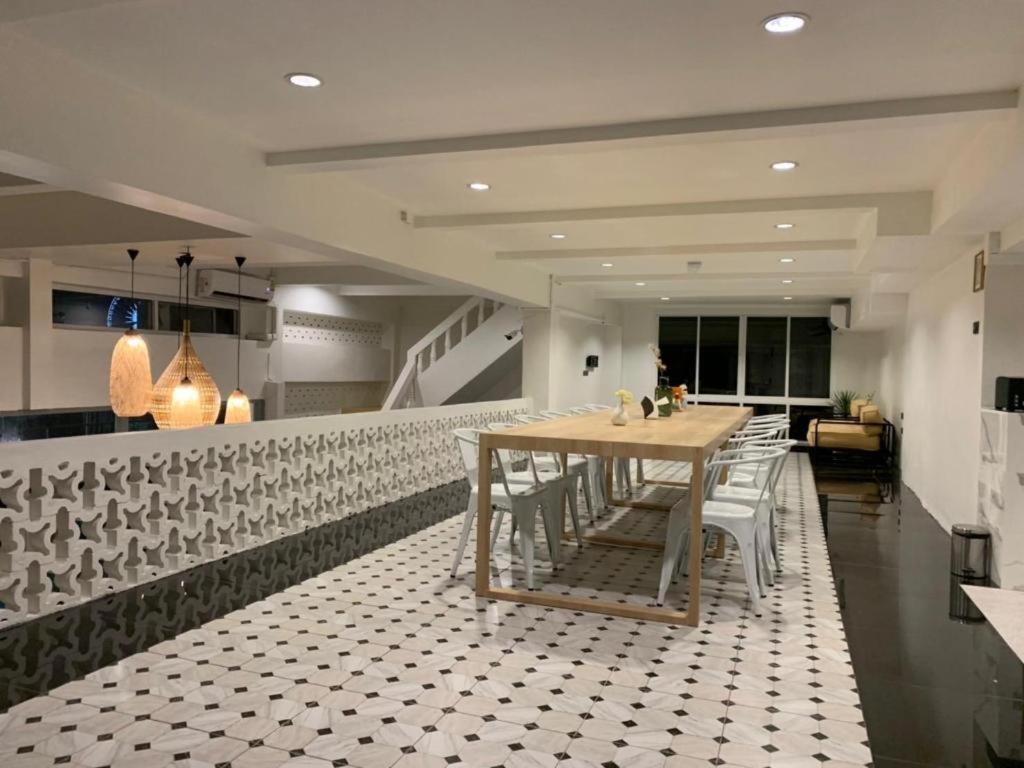 Hotel Kowtha Rivertel