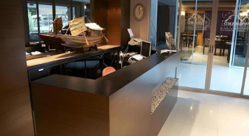 Grand Pinnacle Hotel 3*