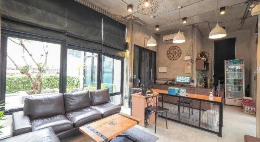 Oyo 75368 Demadre Hotel Bangkok