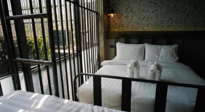Sook Station Hostel *