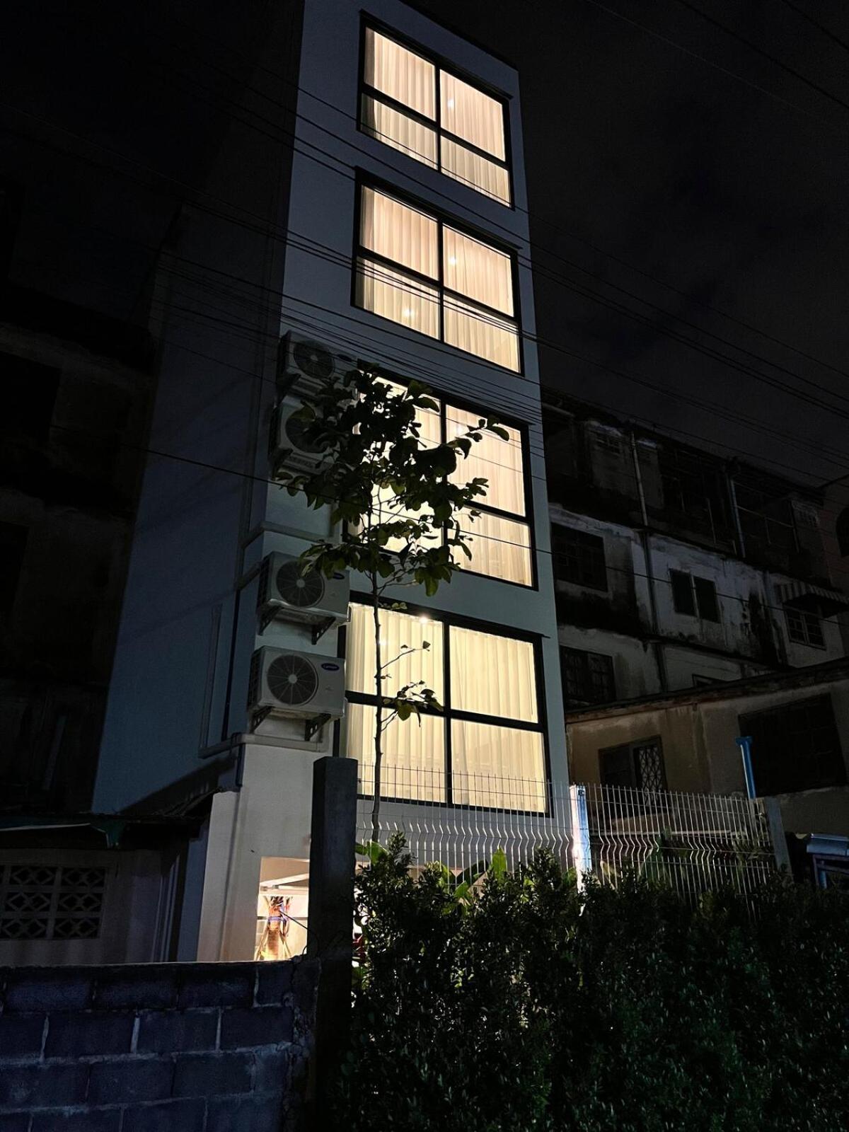2 Bed & 2 Bath Suite, 3rd Floor Bangkok