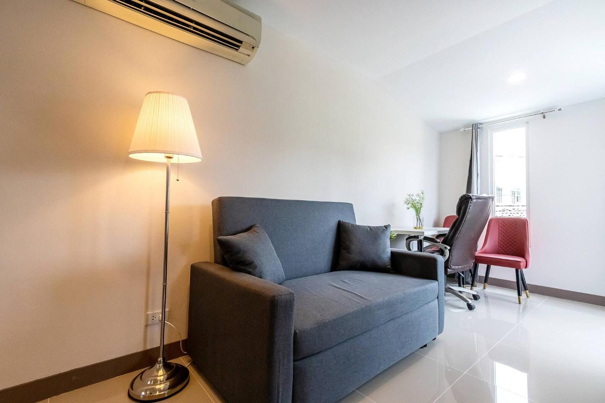 Tiny House Srinakarin At Sri Bearing Station Chalet Bangkok