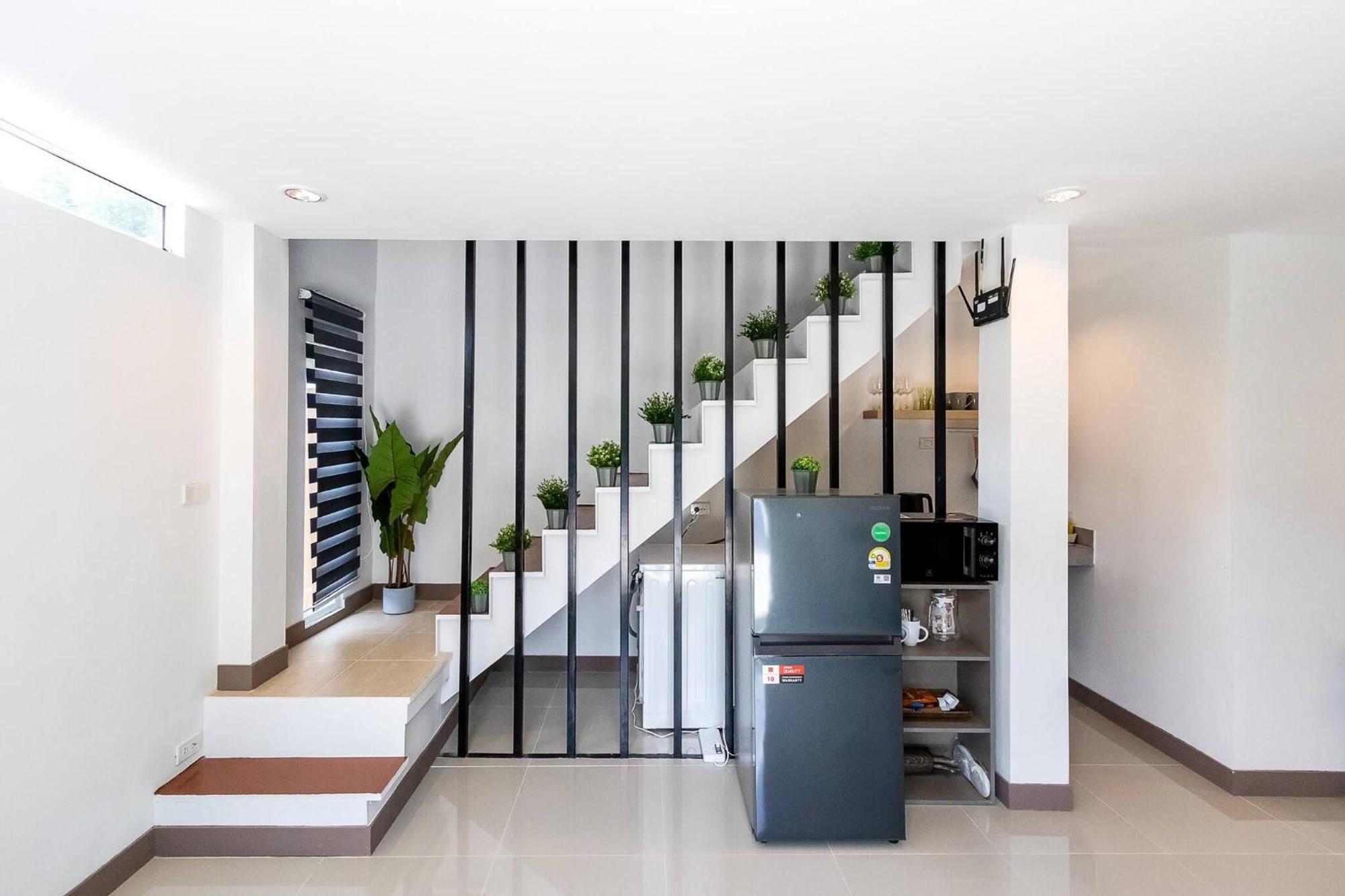 Tiny House Srinakarin At Sri Bearing Station Bangkok