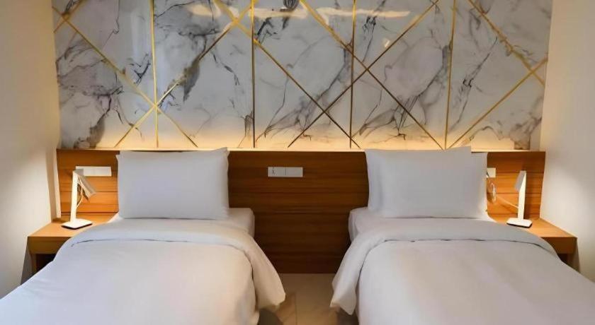 Pinnacle Dream Hotel 3*