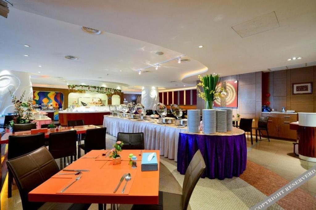Hip Hotel