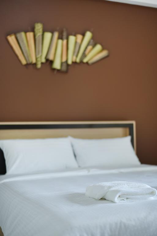 B32 Aparthotel 4*