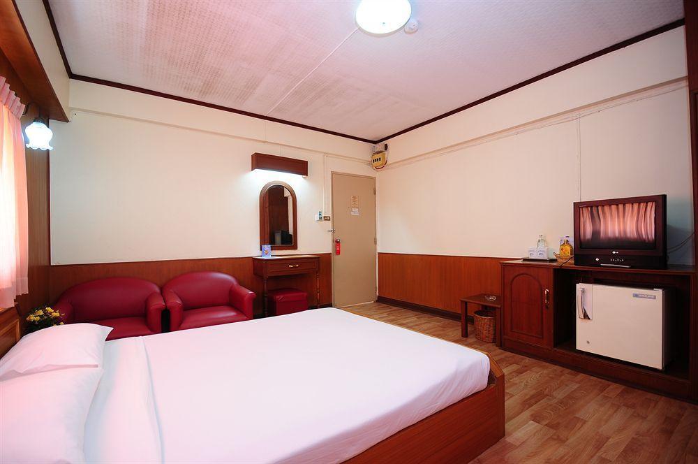 Palace 2* Bangkok