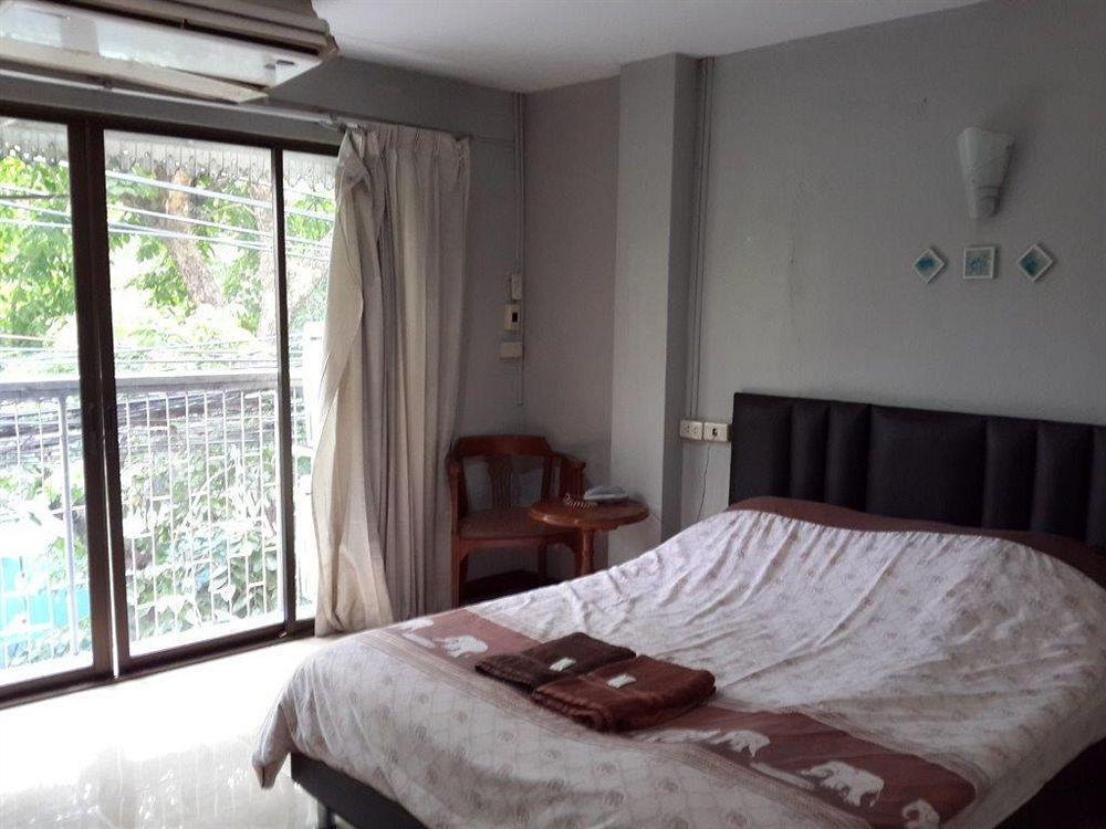 Inn Orchid House