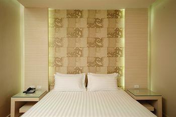 Hotel One One