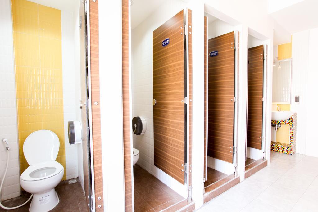 8 Sukhumvit Soi 8 Hostel *